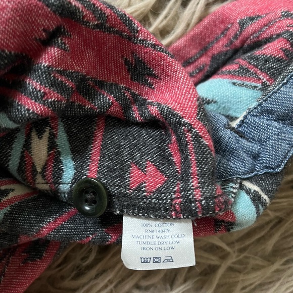 Faherty Flannel Hoodie. Size Medium. Standard fit - Picture 4 of 6